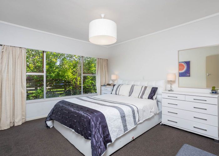  at 1/17 Thornton Road, Milford, Auckland