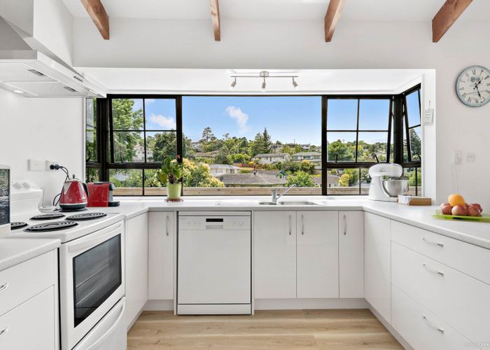  at 2/3 Aralia Road, Sunnynook, Auckland