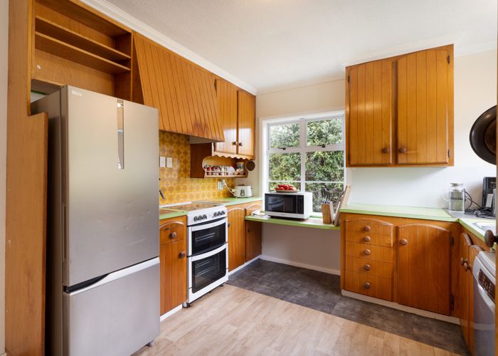  at 37 Hampton Hill Road, Tawa, Wellington