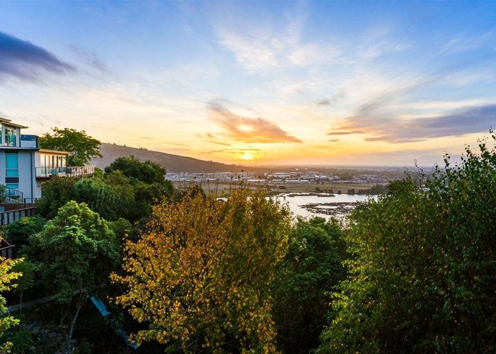  at 106 Cannon Hill Crescent, Mount Pleasant, Christchurch City, Canterbury