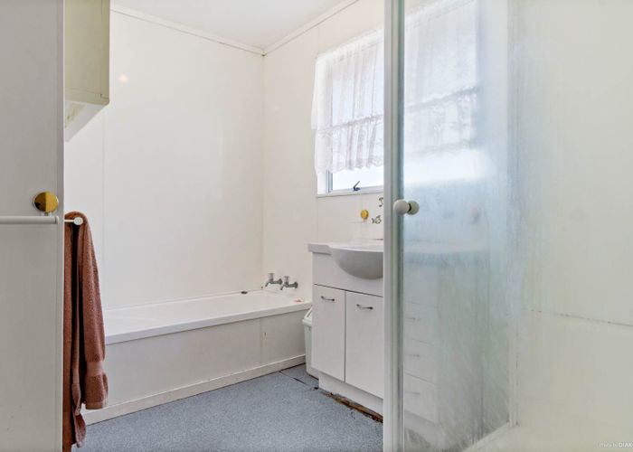  at 55 Parrs Cross Road, Henderson, Auckland