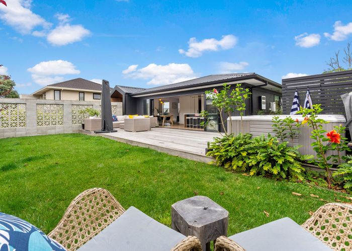  at 1/33 Hyde Road, Rothesay Bay, Auckland