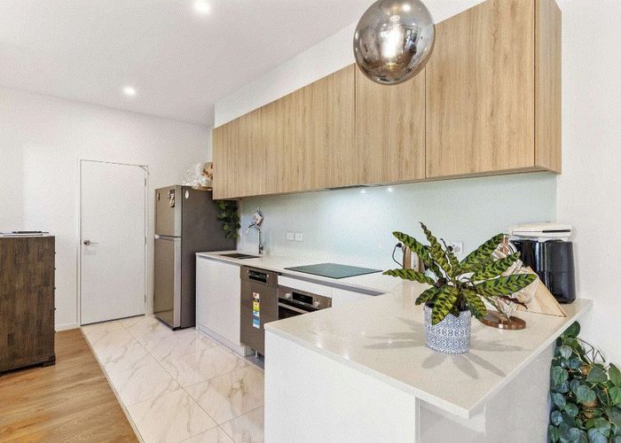  at 16/26 Springvale Drive, Fairview Heights, North Shore City, Auckland