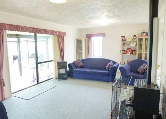  at 6 Gladys Place, Kelvin Grove, Palmerston North