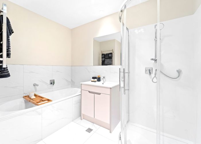  at 9/8 Bagnall Avenue, Point England, Auckland