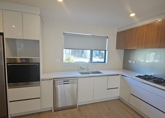  at 12/5 Perekia Street, Albany, North Shore City, Auckland