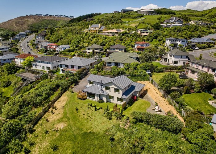  at 122 Woodman Drive, Tawa, Wellington