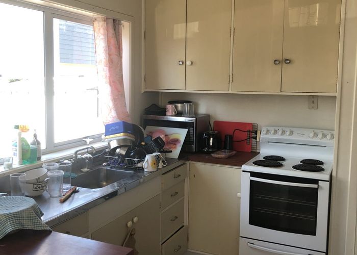  at 142 Old Farm Road, Hamilton East, Hamilton