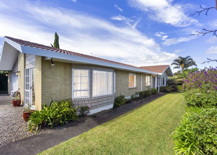  at 3 Delisle Place, Windsor Park, Auckland