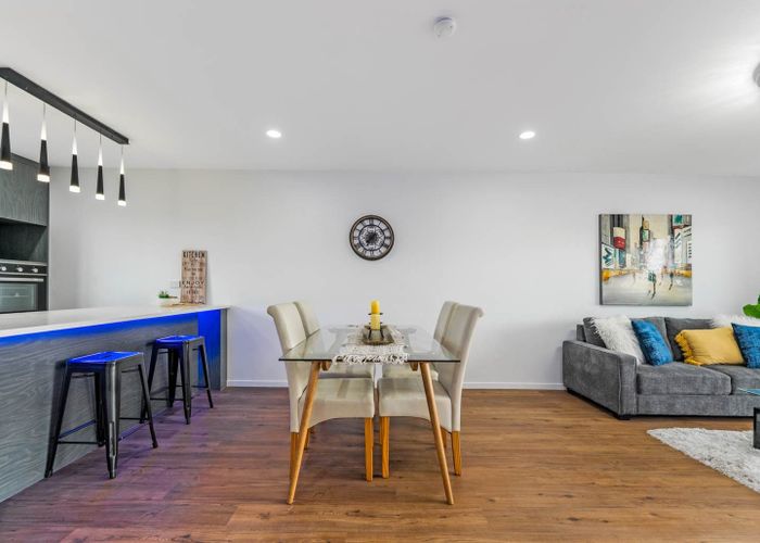  at 2/127 Stoddard Road, Mount Roskill, Auckland City, Auckland