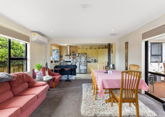  at 6 Gainsborough Street, Manurewa, Auckland
