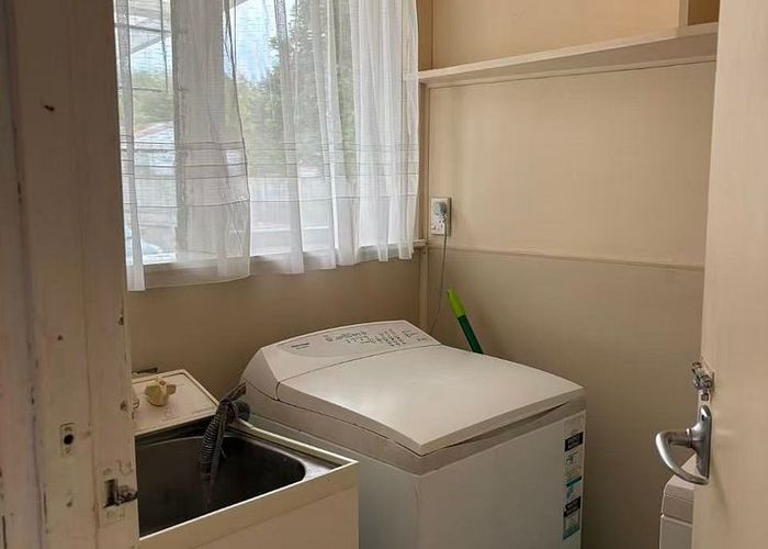  at 9 Archlynn Road, Kelston, Waitakere City, Auckland