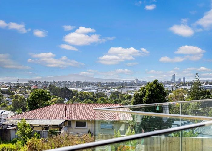  at 305/553C Glenfield Road , Glenfield, North Shore City, Auckland