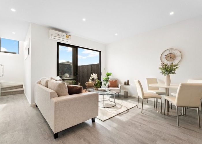  at 1/122 Archibald Road, Kelston, Auckland