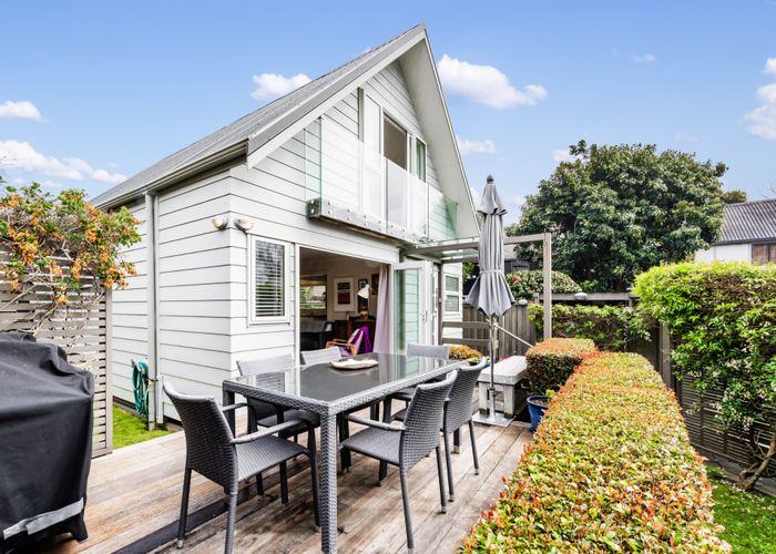  at 2/13 Patterson Street, Sandringham, Auckland