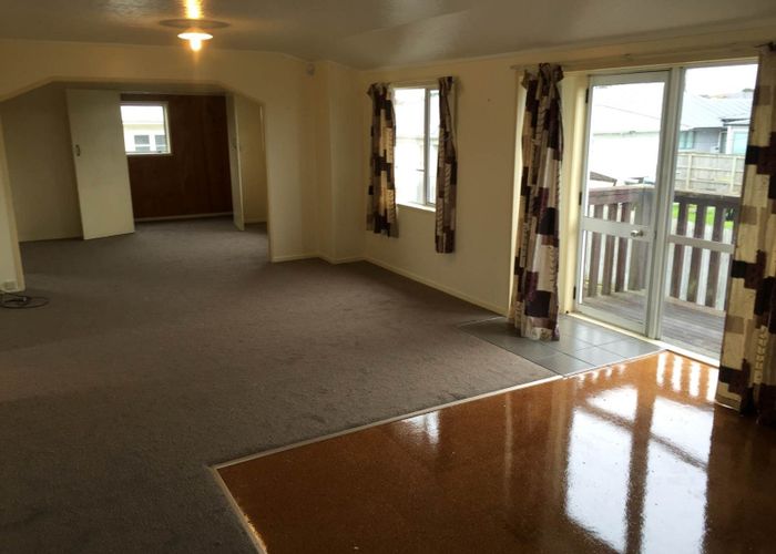  at 2/450 Richardson Road, Mount Roskill, Auckland