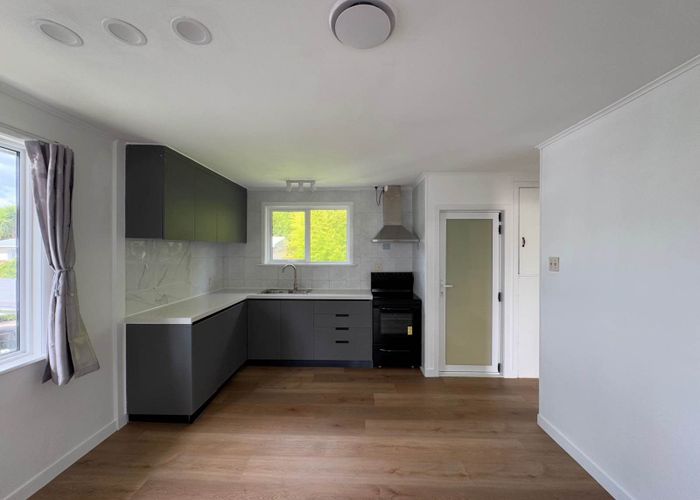  at 8 Powell Place, Henderson, Waitakere City, Auckland