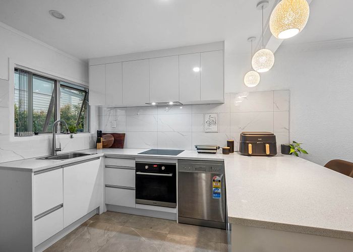  at 2/38 Corunna Road, Milford, North Shore City, Auckland