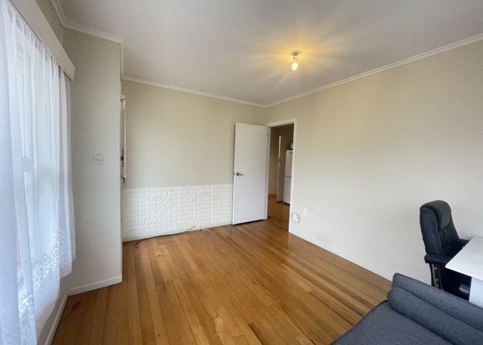  at 8/12  Raines Avenue, Forrest Hill, North Shore City, Auckland