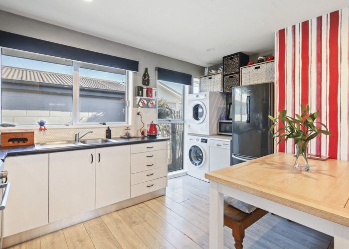  at 2/140 Hay Street, Bromley, Christchurch