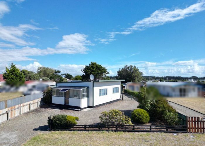  at 10 Hennessy Street East, Foxton Beach, Foxton