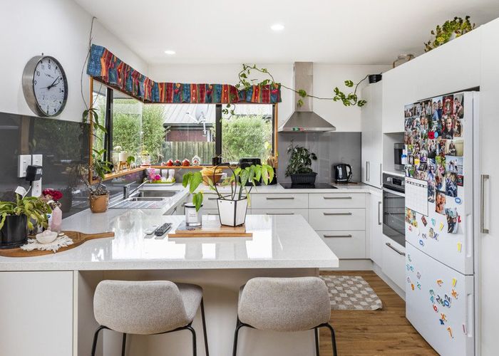  at 2/14 Farquhars Road, Redwood, Christchurch City, Canterbury