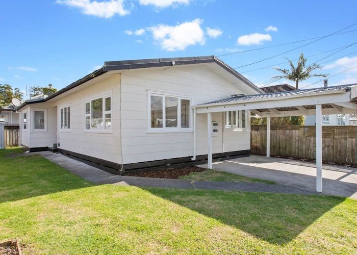  at 27 Edwards Avenue, Henderson, Auckland