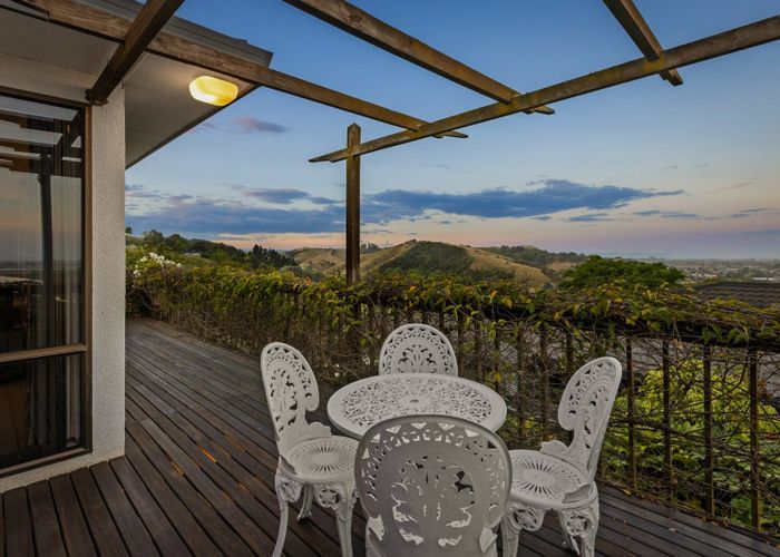  at 90 Churchill Drive, Taradale, Napier