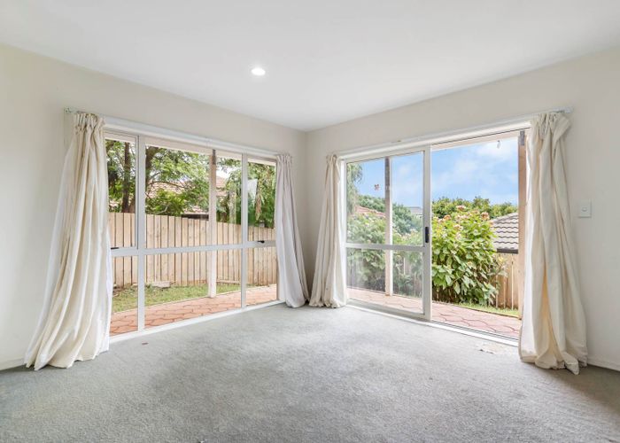  at 2/4 Lucienne Drive, Ranui, Auckland