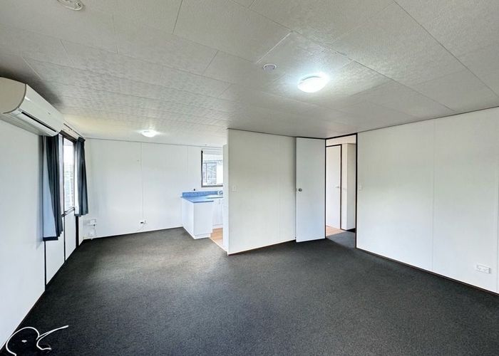  at 2/76 Parrs Cross Road, Henderson, Auckland