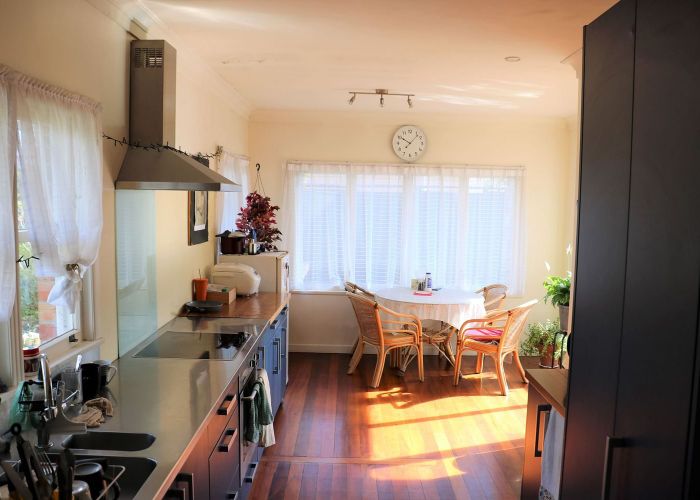  at 11 Forrest Hill Road, Milford, North Shore City, Auckland