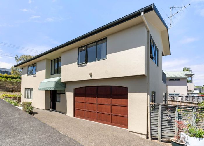  at 2/230 East Coast Road, Forrest Hill, North Shore City, Auckland
