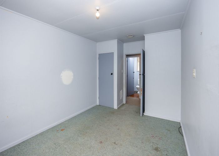  at 42 Ross Crescent, Fairfield, Hamilton