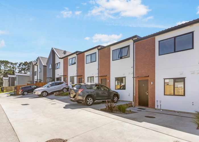  at 7/18 Kaimai Avenue, Massey, Auckland
