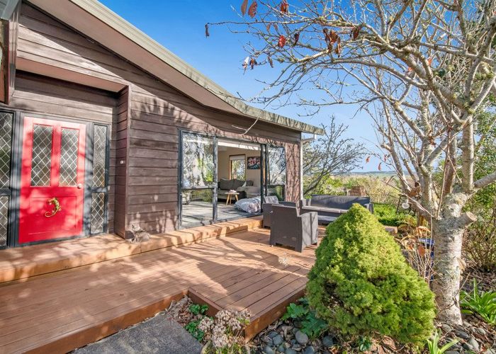  at 2 Hand Road, Helensville, Helensville