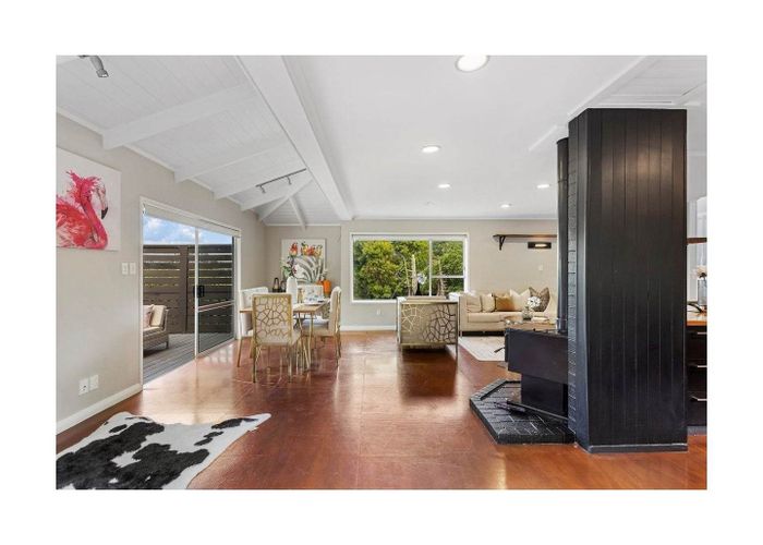  at 10 Shona Place, Henderson, Waitakere City, Auckland