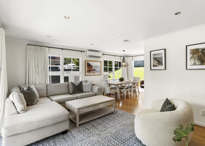  at 11 West Glade Crescent, Birkenhead, Auckland