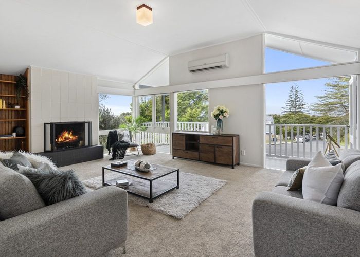  at 21 Holland Road, Hillcrest, Auckland