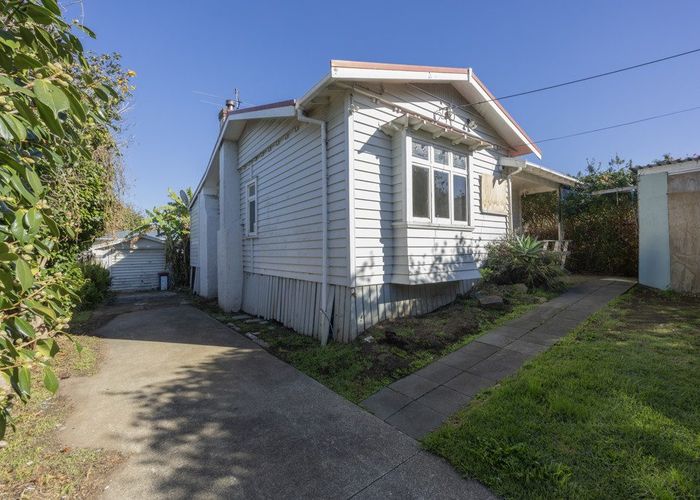  at 6 Curzon Street, Onehunga, Auckland