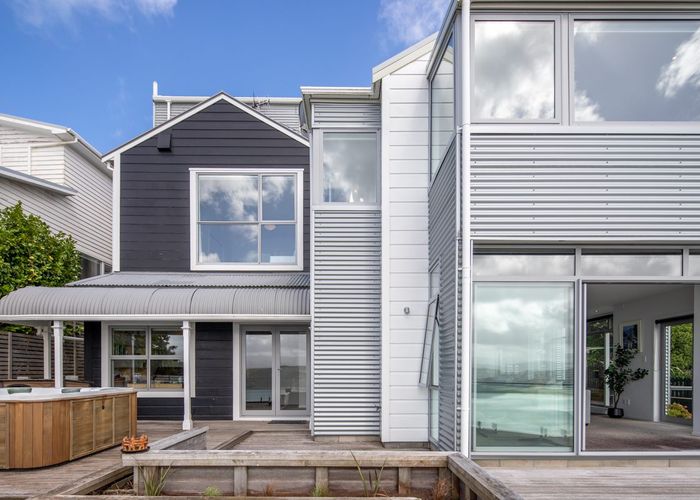  at 25 View Road, Houghton Bay, Wellington