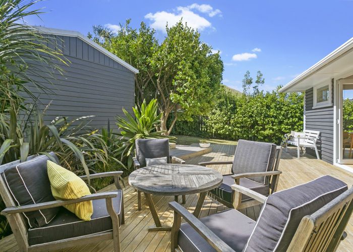  at 4 Kapuka Road, Mangere Bridge, Auckland