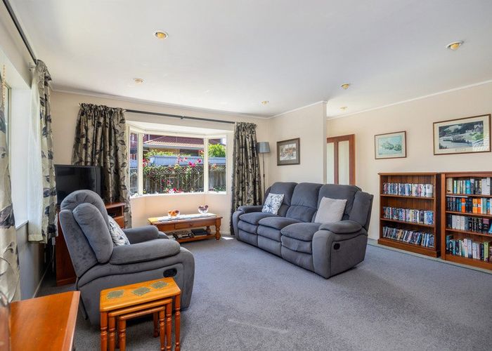  at 10 Davern Lane, New Lynn, Auckland
