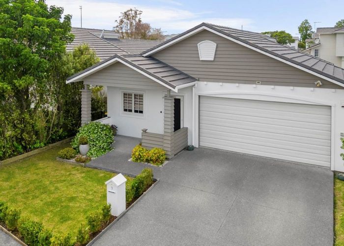  at 7 Mulvaney Crescent, Henderson, Auckland