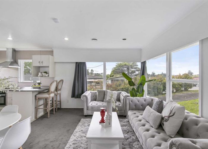  at 2/16 Diana Drive, Glenfield, Auckland