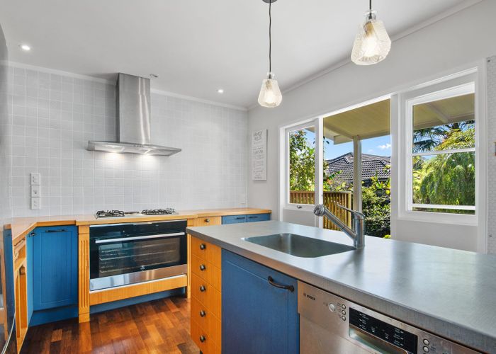  at 4 Tasman Avenue, Henderson Valley, Auckland