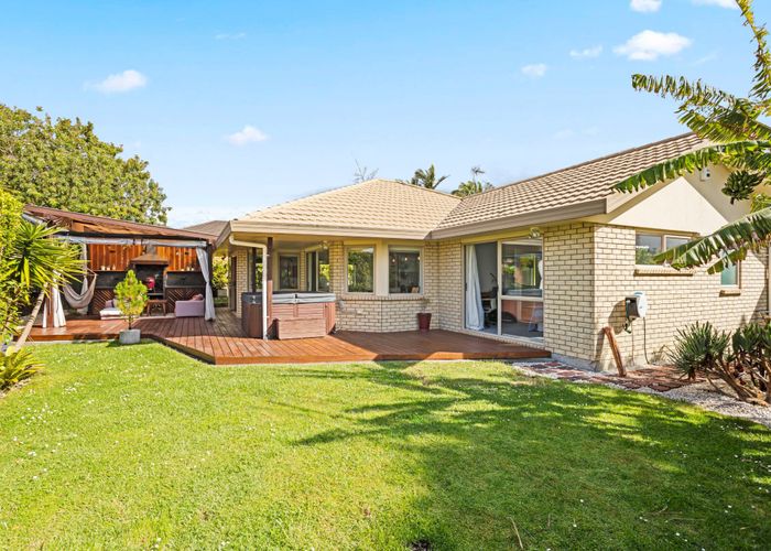  at 32 Roy Maloney Drive, Henderson, Auckland