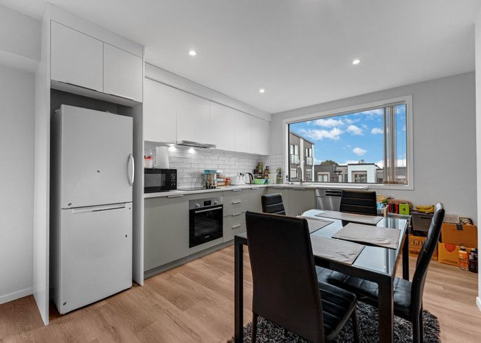  at 15 Pukakaho Lane, Papatoetoe, Manukau City, Auckland