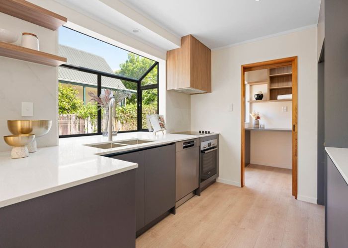  at 4 Sunward Rise, Glenfield, Auckland