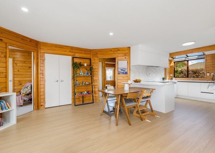  at 2/22 Mission View Drive, Northpark, Auckland