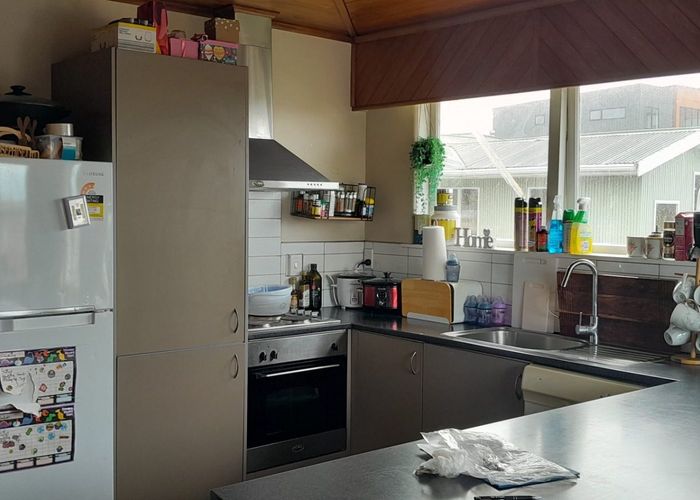  at 210 Sunnynook Rd, Sunnynook, North Shore City, Auckland
